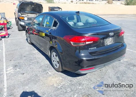 2018 Kia Forte Lx z USA, uszkodzony, nr VIN 3KPFL4A78JE204042